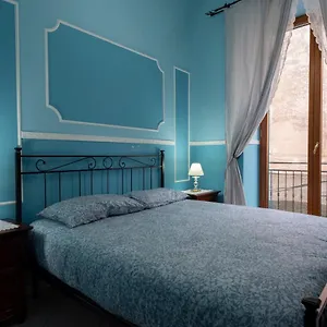 Spaccanapoli , Naples Italy