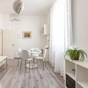 Coliseum View - Diana's House By Rentbeat , Rome Italy